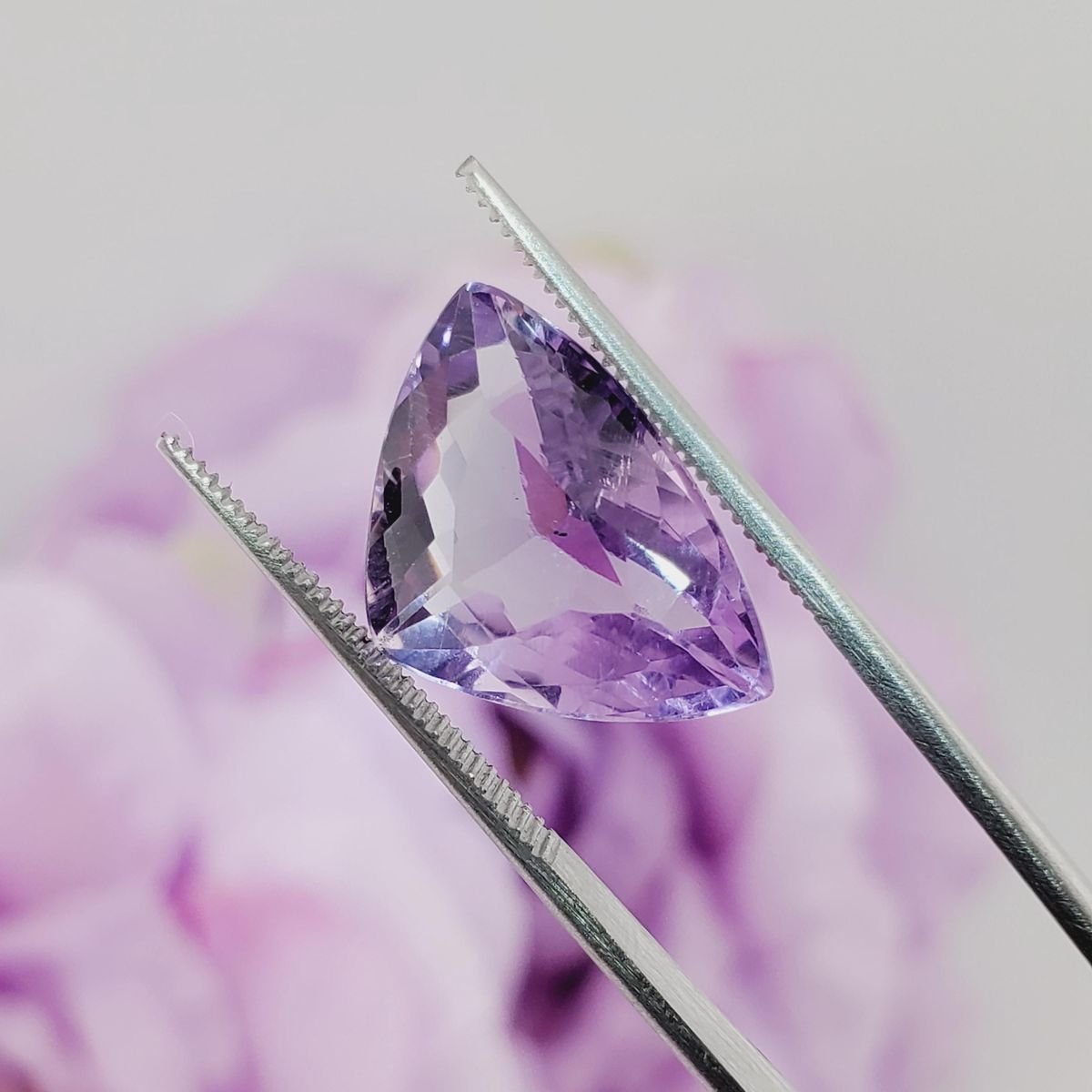 Top 10 Benefits of Wearing Amethyst Gemstones Every Day